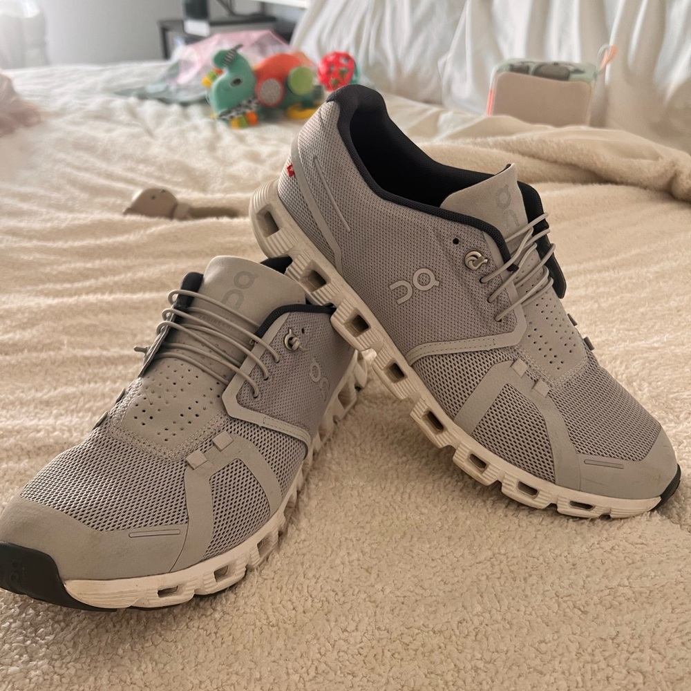 On Running Men's Light Gray Athletic Shoes